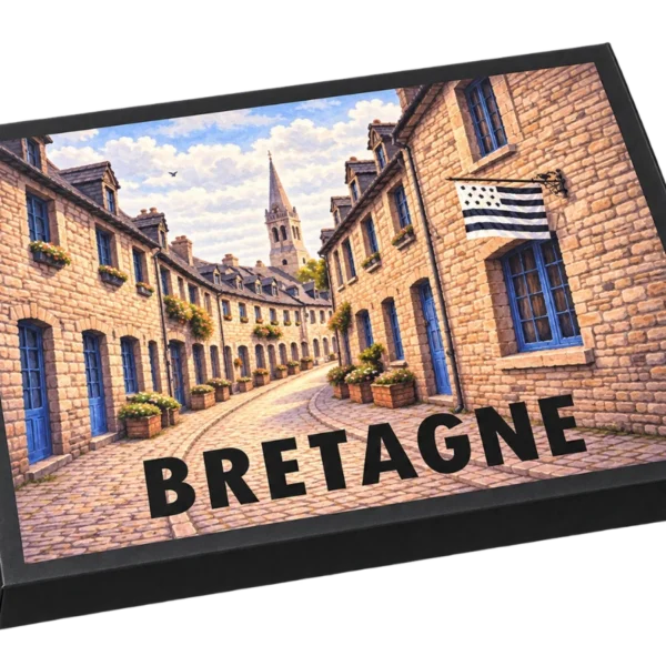 Coffret cadeau gourmand Bretagne, couvercle illustré : une ruelle de maisons en pierre et le drapeau breton