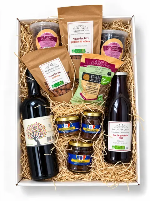 Coffret Occitanie ouvert, composition Végétarien : amandes, miel, confiseries, jus de grenade et vin rouge